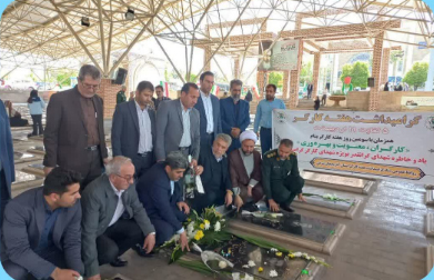 غبارروبی و عطر افشانی مزار شهدا همزمان با هفته کار و کارگر در تبریز