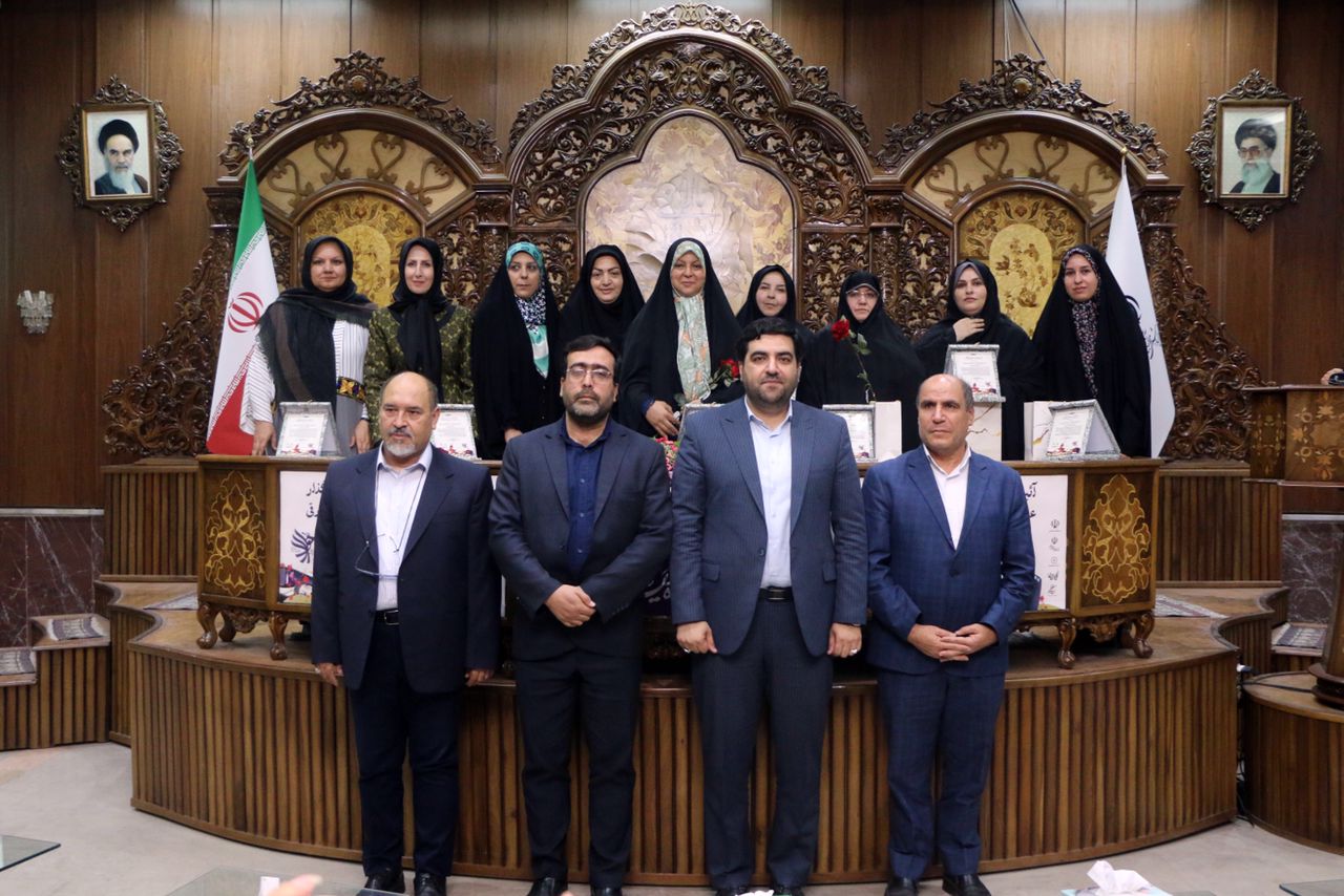 تجلیل از بانوان فعال و تاثیرگذار عرصه فرهنگ و هنر آذربایجان شرقی