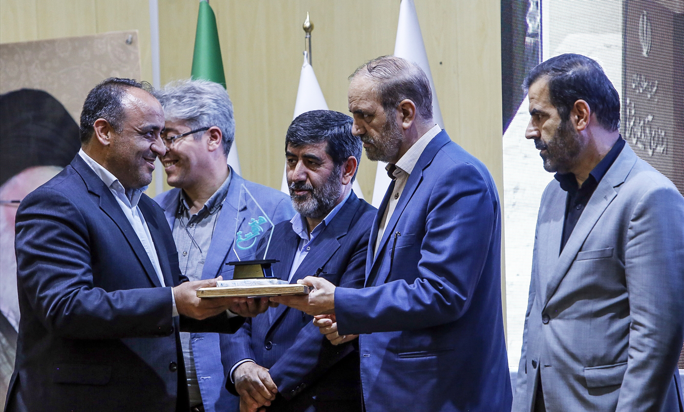 دریافت لوح زرین جشنواره روابط عمومی‌های برتر آذربایجان شرقی توسط سازمان جهاد کشاورزی استان
