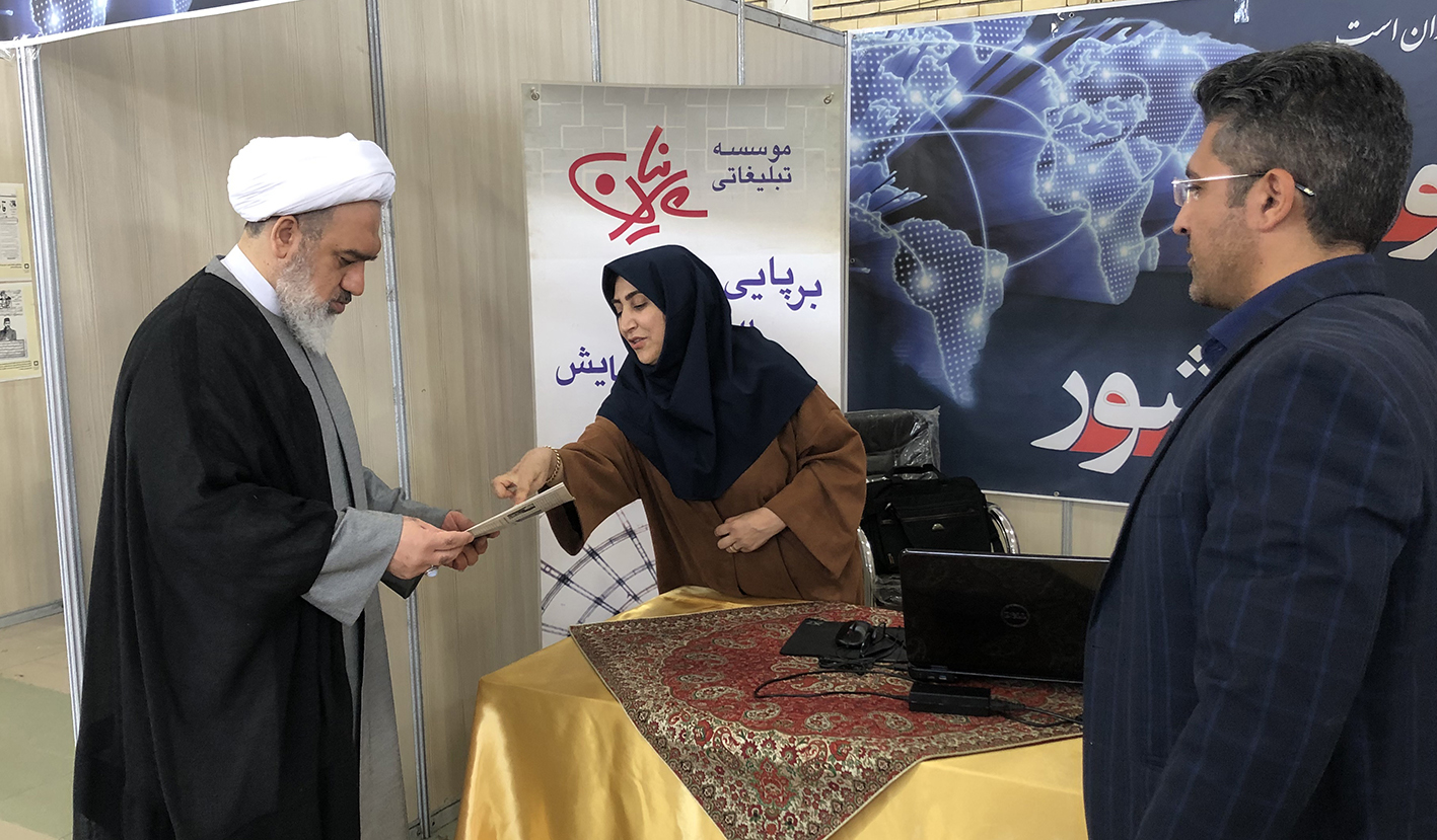 بازدید حجت الاسلام برگی از غرفه «بام کشور»