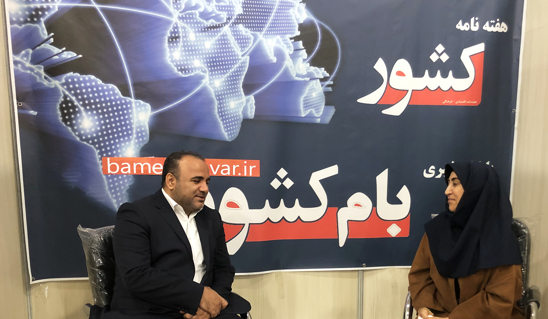 حضور مدیرکل امور اقتصادی و دارایی آذربایجان‌ شرقی در غرفه «بام کشور»