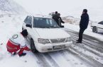 نجات ۲۰۰ مسافر گرفتار در برف گردنه شیبلی بستان آباد