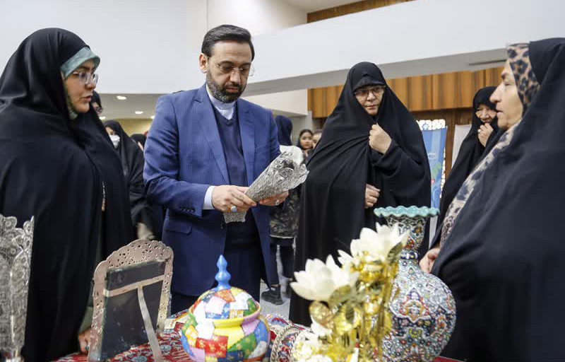 نخبگان، جهاد تبیین را خانه به خانه دنبال کنند