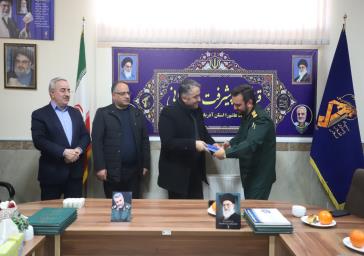 تجلیل از عوامل اجرایی قرارگاه سپاه عاشورا توسط مدیرکل نوسازی مدارس آذربایجان شرقی