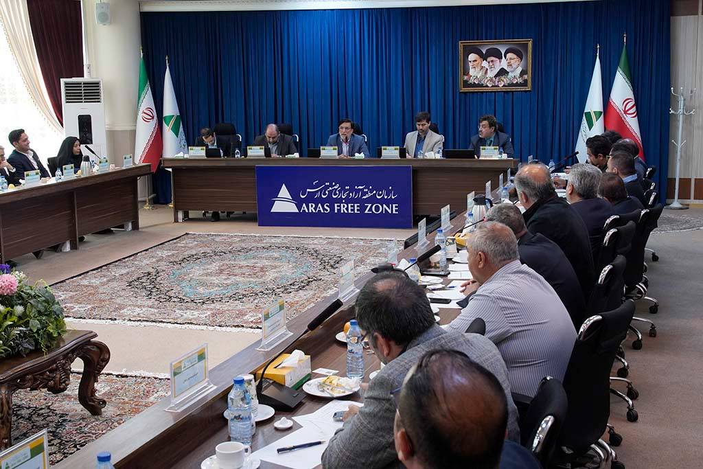 ارائه مسیرهای قانونی رفع موانع تولید در منطقه