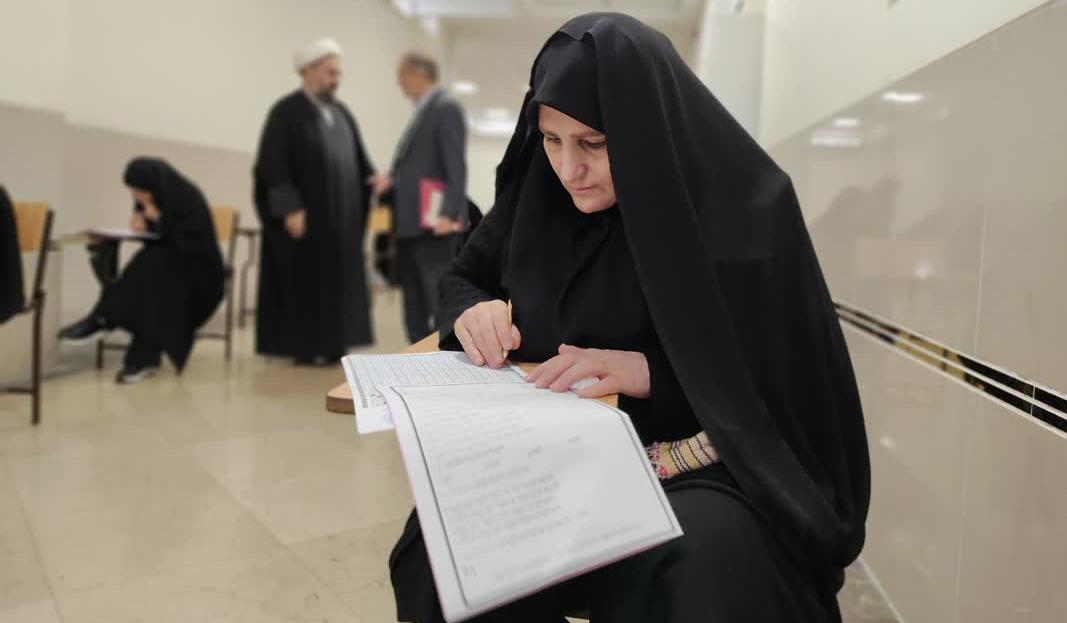 آزمون اعطای مدرک تخصصی به حافظان قرآن کریم در آذربایجان شرقی برگزار شد