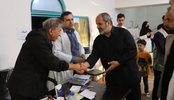 بازدید فرماندار تبریز از اکیپ جهادی دندانپزشکی دانشگاه آزاد تبریز در آخماقیه