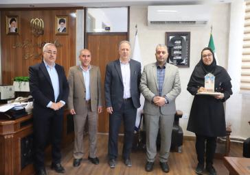 تجلیل مدیرکل نوسازی مدارس آذربایجان شرقی از مدیر جهادی مدرسه «نی باغی» کندوان