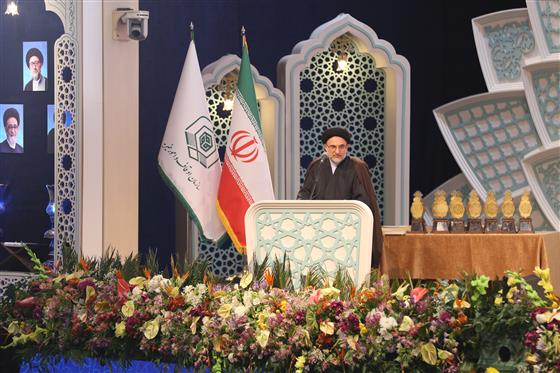 راهی جز توسل و تمسک به قرآن برای فهم راه کمال نیست