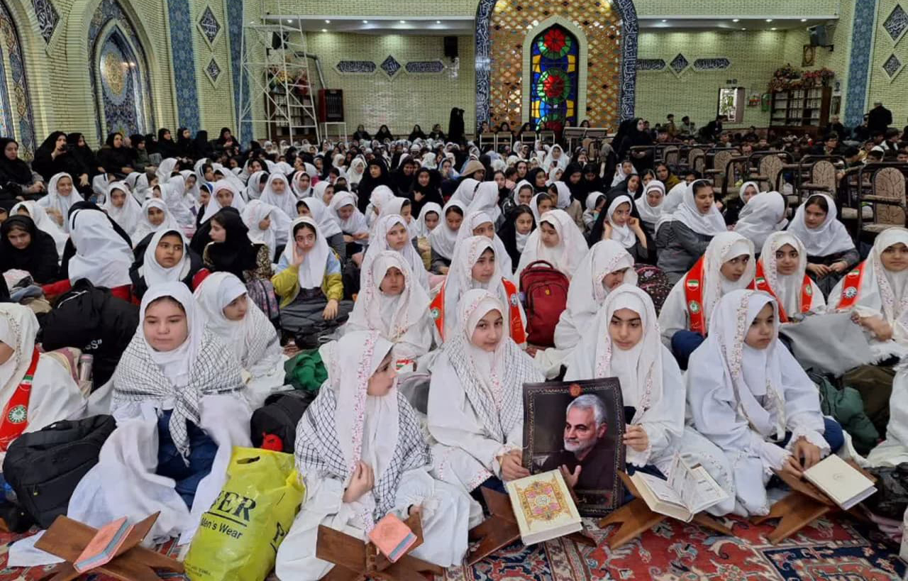 برگزاری محفل انس با قرآن دانش آموزی در امامزاده سیدمحمد(ع) مراغه