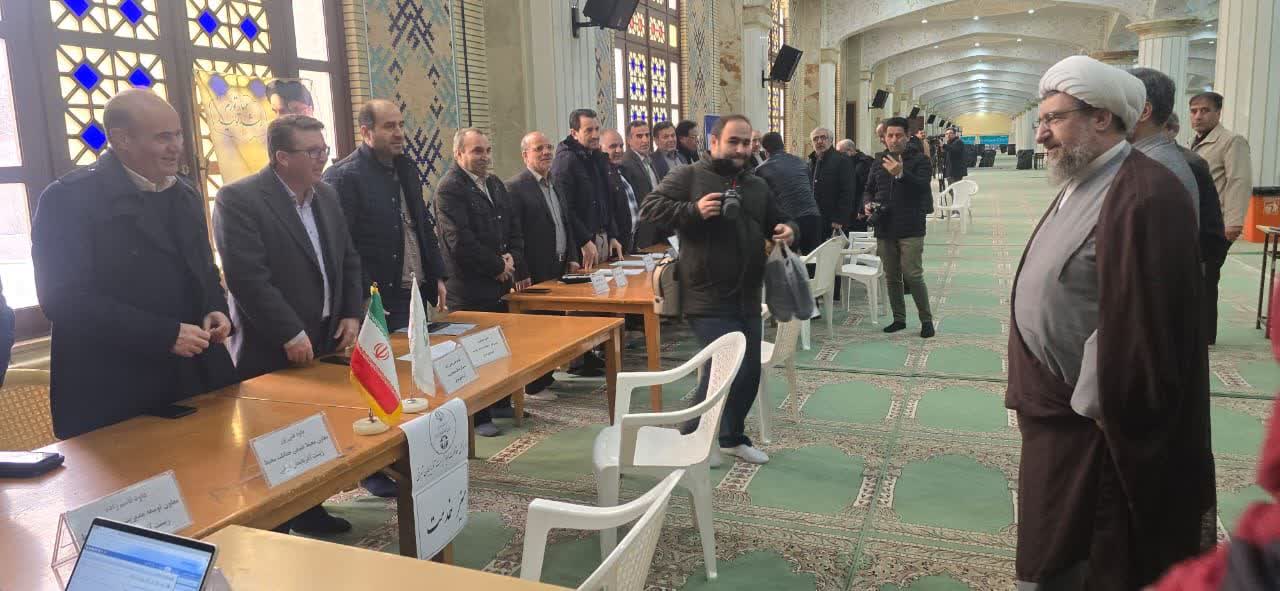 برپایی میز خدمت مدیران حفاظت محیط زیست آذربایجان شرقی در مصلای تبریز