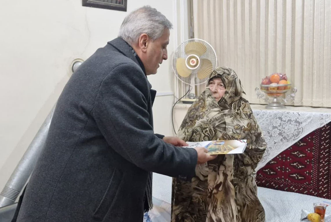 تکریم ۵ خانواده شهید در تبریز توسط سرپرست بنیاد شهید آذربایجان‌ شرقی