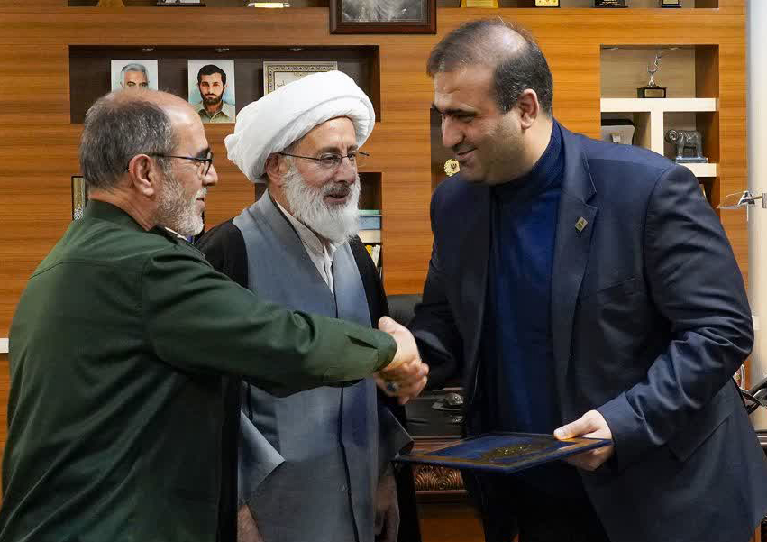 تقدیر فرمانده سپاه عاشورا از اقدامات سازمان منطقه آزاد ارس در دهه فجر