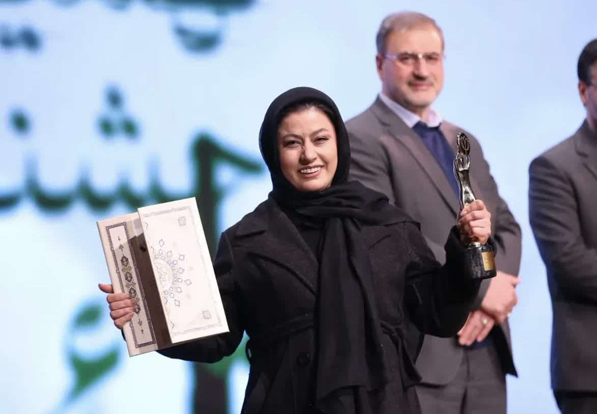 دست پر بنیاد شهید آذربایجان شرقی از اختتامیۀ جشنوارۀ ملی تئاتر ایثار