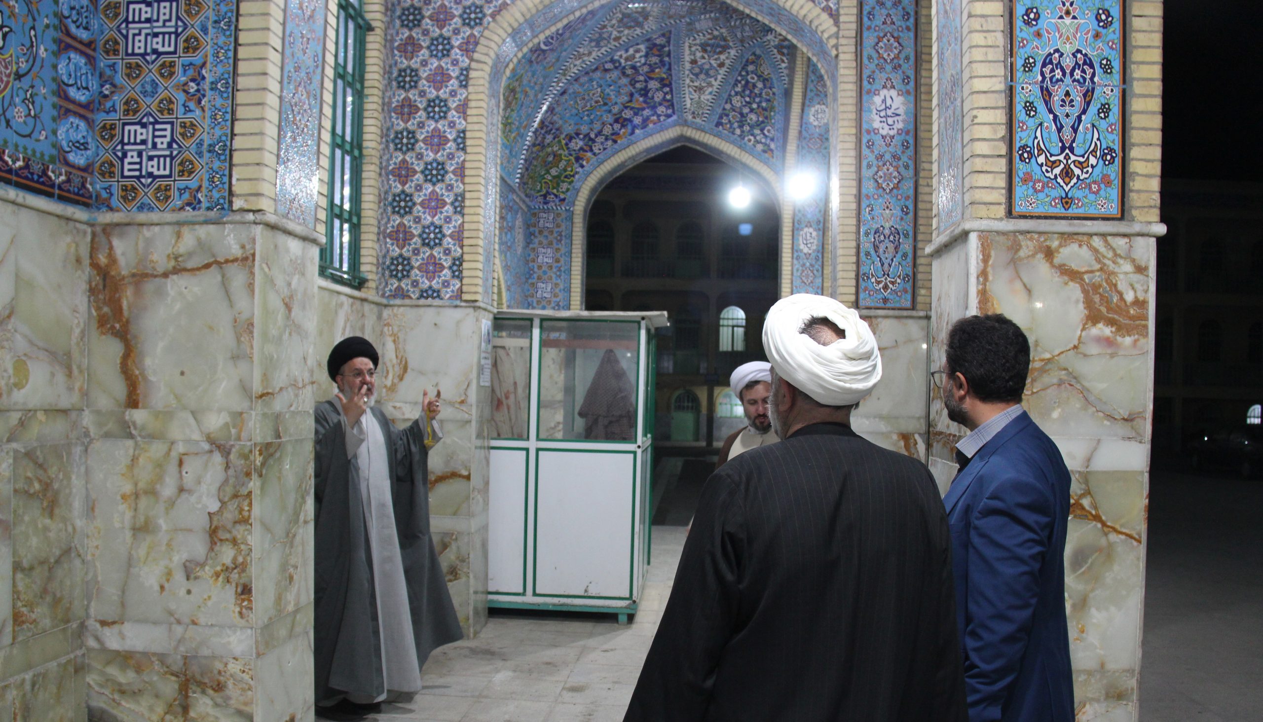 بازدید مدیرکل اوقاف آذربایجان شرقی از طرح های عمرانی امامزاده سیدمحمد نوجه‌مهر