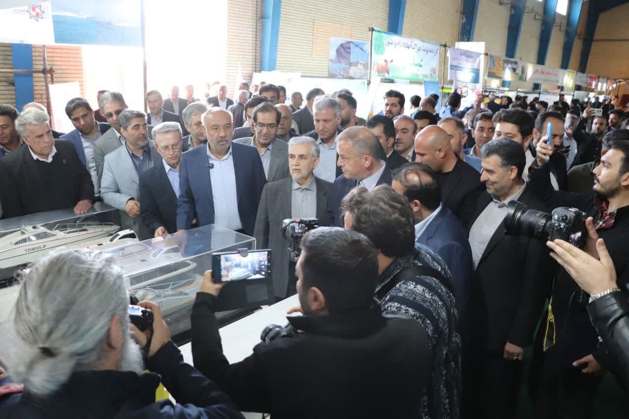 بازدید وزیر کار از نمایشگاه توانمندی های مهارتی در میانه