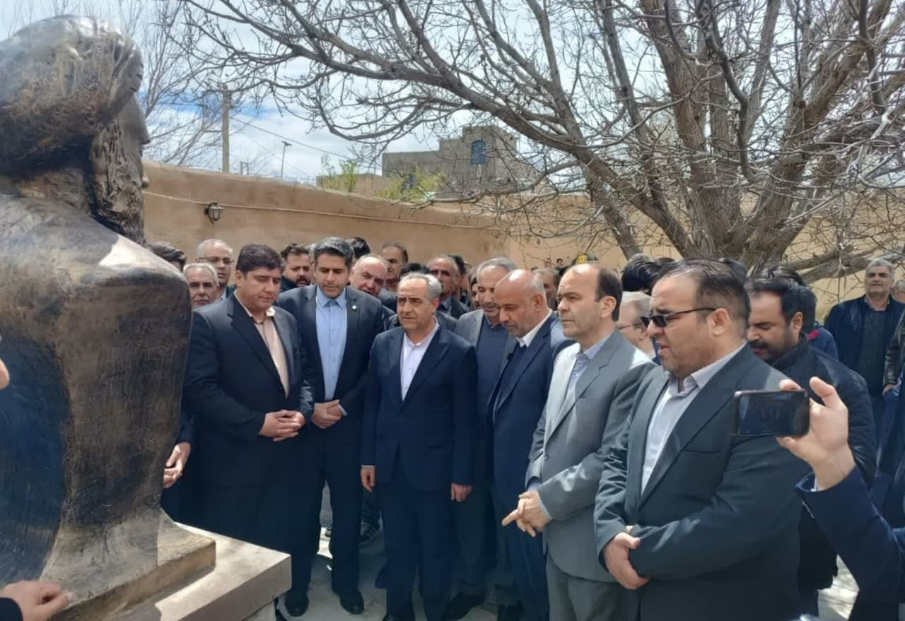 بازدید وزیر تعاون از خانه بازسازی شده علامه امینی سراب