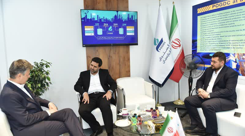 حضور مدیرکل روابط عمومی شرکت ملی صنایع پتروشیمی ایران در غرفه پتروشیمی تبریز