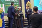 اعطای نشان خادم خورشید به مدیرعامل پتروشیمی تبریز