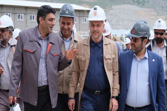 انطباق‌پذیری مدیران با شرایط اقتصادی و سیاسی کشور برای پیشبرد برنامه‌ها