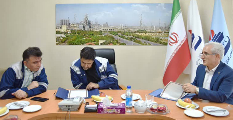 تقویت همکاری‌های بانکی و صنعتی در بازدید مدیر بانک تجارت از پتروشیمی تبریز