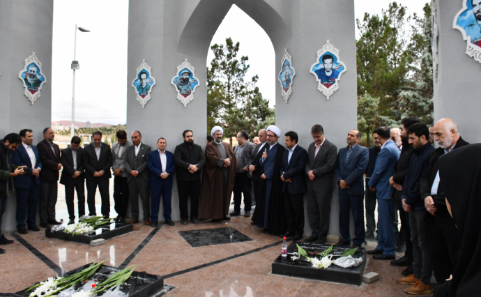 تجدید میثاق دانشگاهیان دانشگاه تبریز با شهدای گمنام در آغاز سال تحصیلی