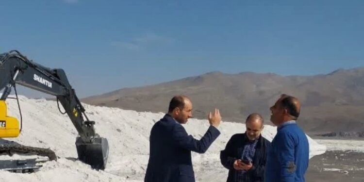 برخورد جدی با تخلفات در فرآیند برداشت نمک دریاچه ارومیه
