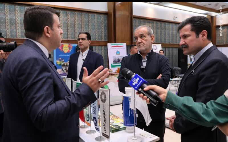 بازدید رئیس‌جمهور از غرفه شرکت دانش‌بنیان «روستاک» در رویداد ملی روز روستا و عشایر