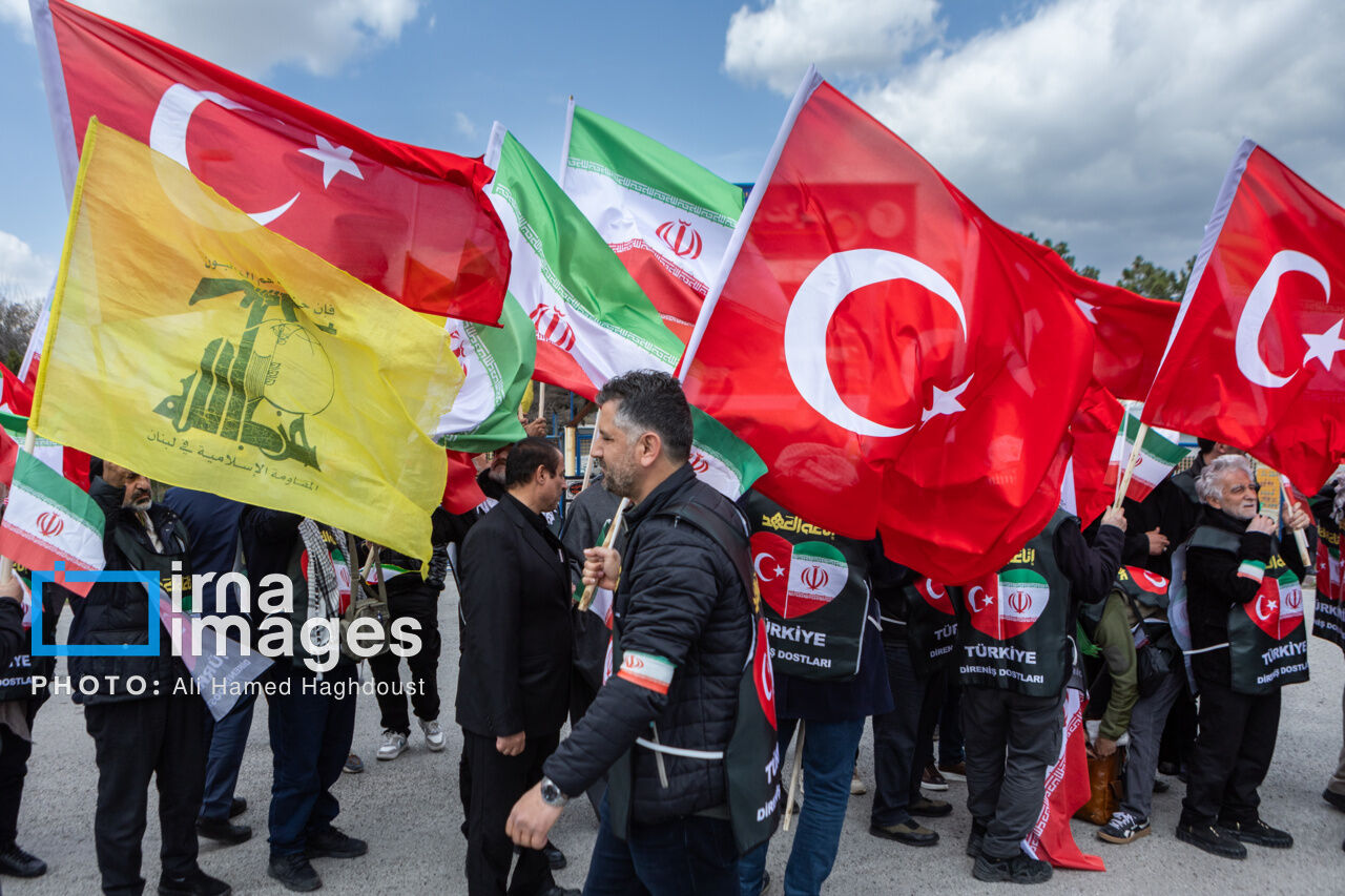 پرچم مقاومت از ایران تا ترکیه در اهتزاز
