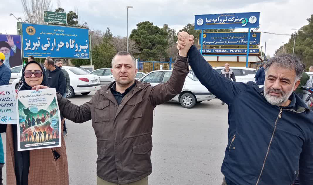 زنجیره انسانی اهالی ورزش، فرهنگ، هنر و رسانه در تبریز برای پاسداری از ایران
