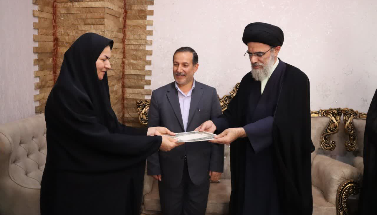 تجلیل مدیرکل تبلیغات اسلامی آذربایجان شرقی از خانواده شهدای جنگ رمضان در آذرشهر و بناب