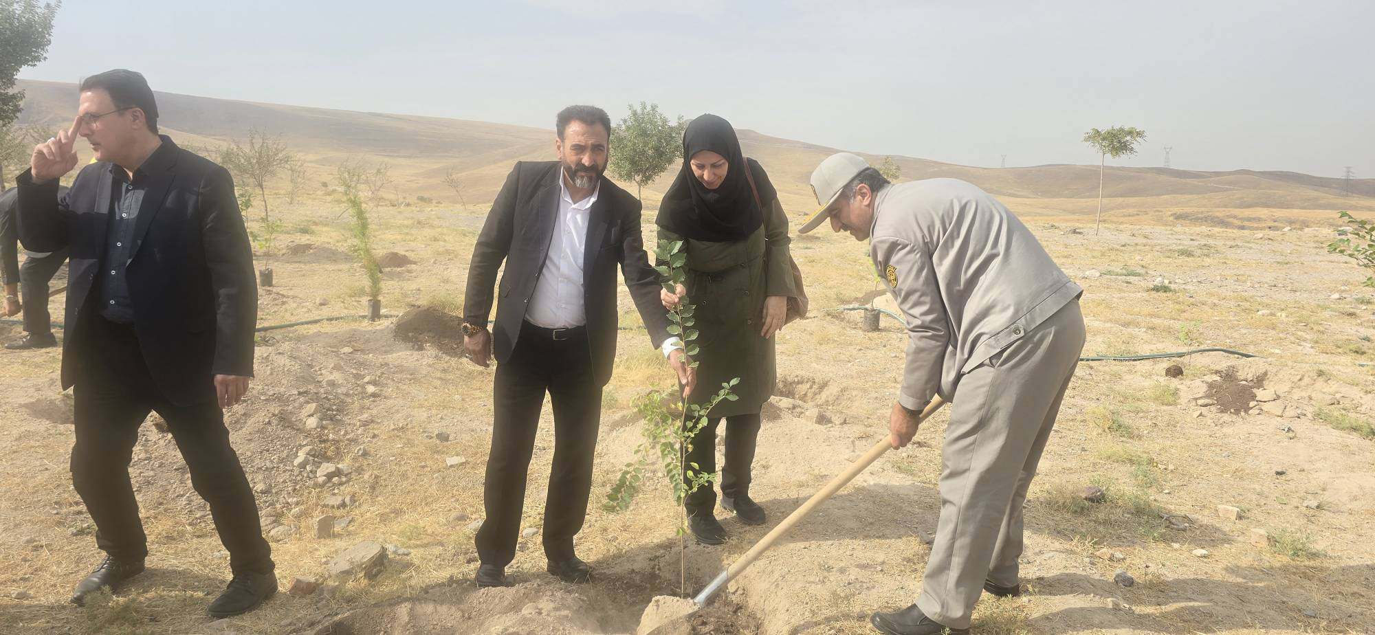 پویش نهال‌کاری در ورزشگاه یادگار امام (ره) تبریز برگزار شد